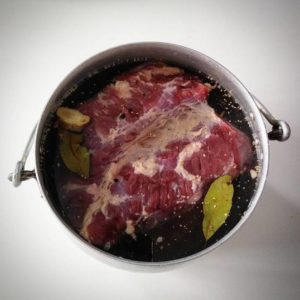 Corned beef (peito bovino curado e cozido)