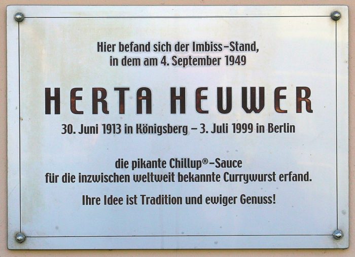 Placa comemorativa para Herta Heuwer em Berlim - Fonte: OTFW, Berlin.